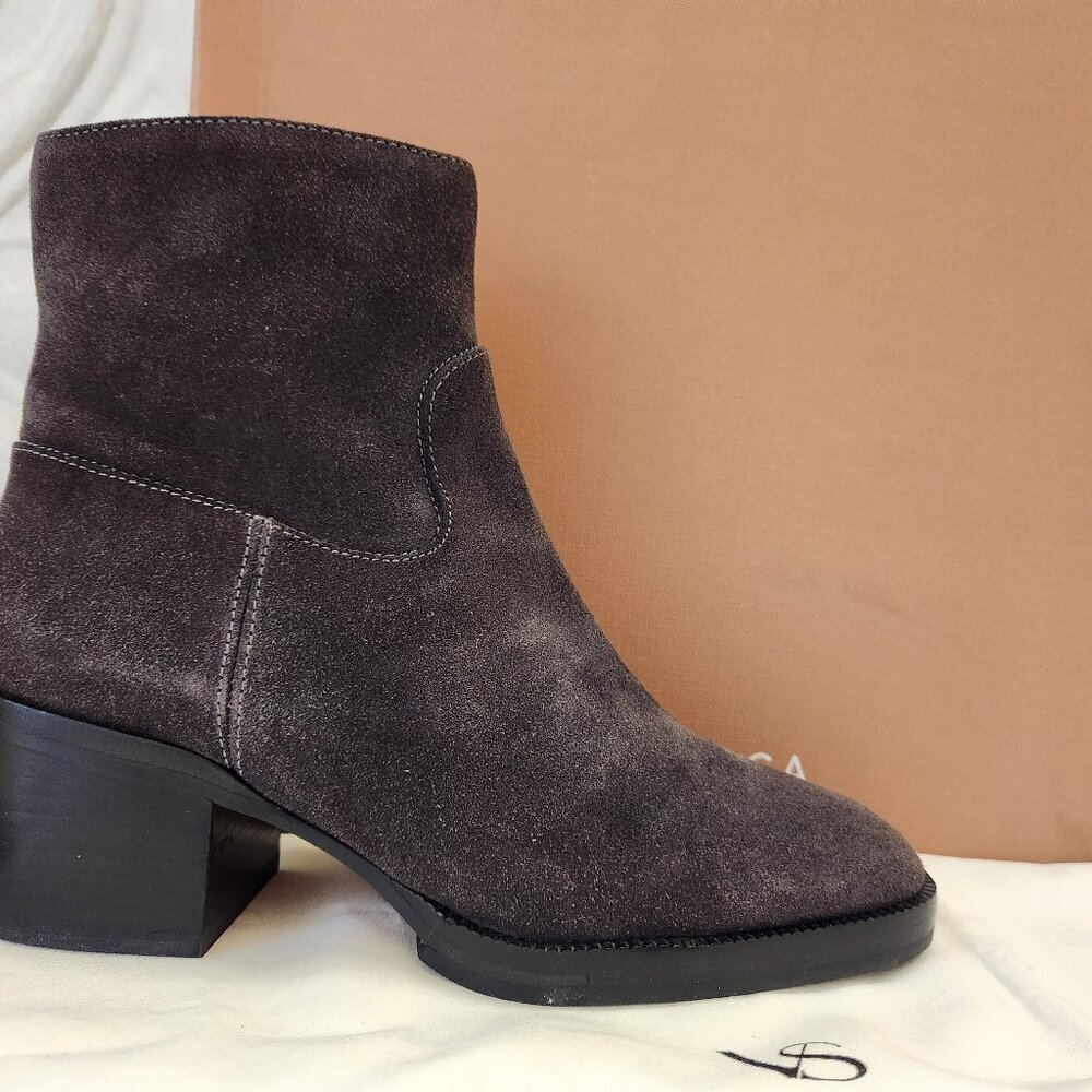 Via Spiga "Ginerva " Concrete Grey. NIB. Suede Leather. Size 6